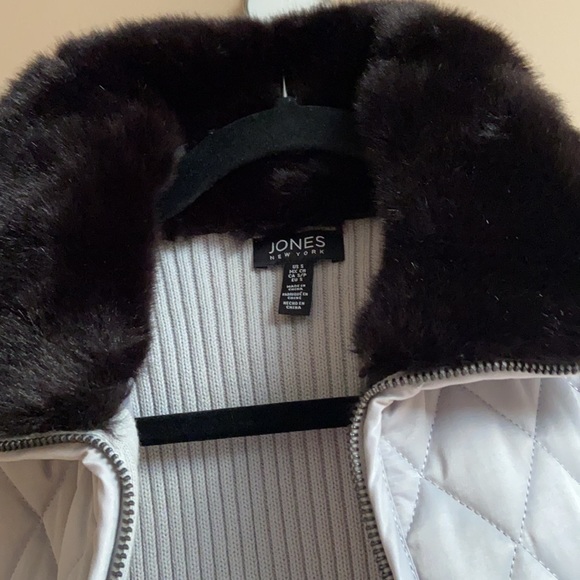JONES New York Faux Fur Collar Vest NWOT - Picture 2 of 7